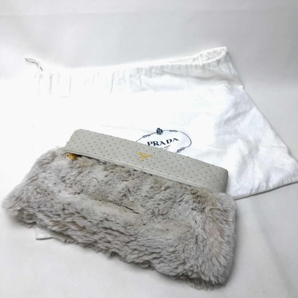 PRADA กระเป๋า กระเป๋าปาร์ตี้ คลัตช์ กระเป๋าผู้หญิง ขนเฟอร์ สีขาวออฟไวท์