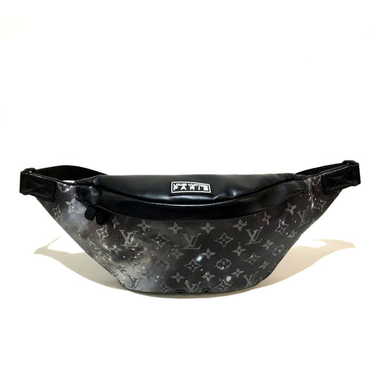 LOUIS VUITTON M44444 モノグラムギャラクシー ディスカバリー・バムバッグ カバン ウエストバッグ ボディバッグ モノグラムギャラクシーキャンバス メンズ シルバー×ブラック