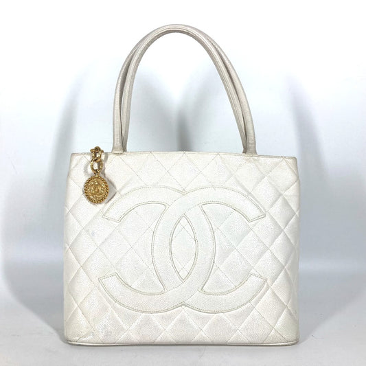 CHANEL A01804 กระเป๋าสะพายข้าง Quilted Matelasse CC โลโก้ Coco Reissue Tote ทรงกระเป๋าโท้ทหนังคาเวียร์สีขาวสำหรับผู้หญิง