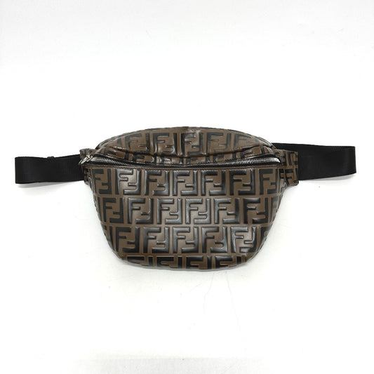 FENDI 7VA434 クロスボディバッグ ショルダーバッグ ズッカ カバン ボディバッグ レザー メンズ ブラウン