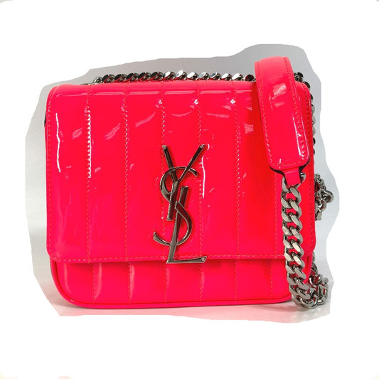 SAINT LAURENT PARIS 538439 YSL ヴィッキー スモール チェーン 斜め掛け カバン ショルダーバッグ パテントレザー レディース ピンク系