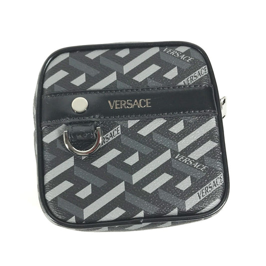 VERSACE 総ロゴ ラグレカ スクエア メイクポーチ 化粧ポーチ マルチポーチ ポーチ レザー レディース グレー