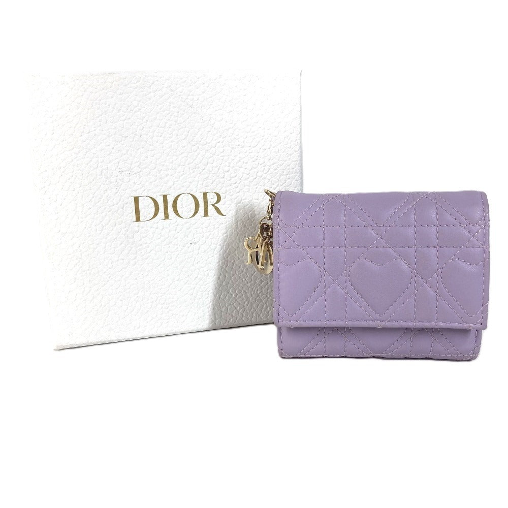 Dior Lady Dior กระเป๋าสตางค์ Lotus Wallet รุ่นลิมิเต็ดอิดิชั่นของญี่ปุ่น, กระเป๋าสตางค์แบบพับ 3 ทบ Heart Cannage หนังแกะสำหรับผู้หญิง สีม่วงไลแลค