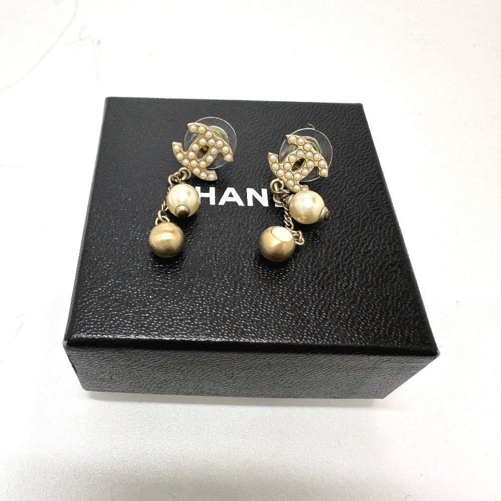 CHANEL Coco Mark Faux Pearl 05A Earrings GP Women's Gold