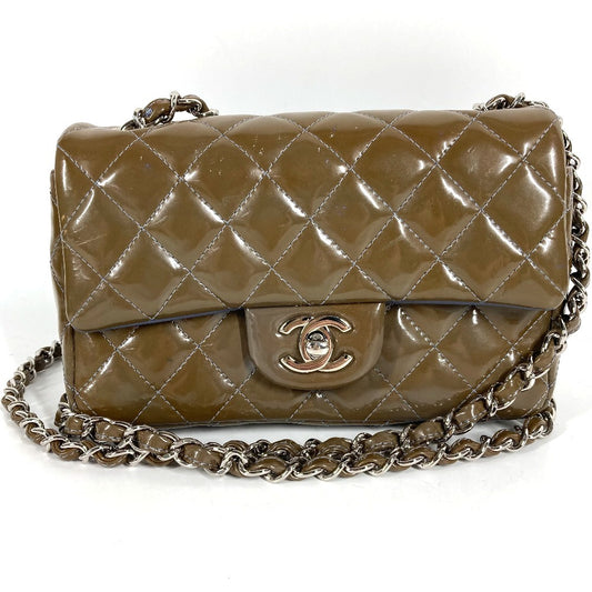 CHANEL ミニマトラッセ CC ココマーク ロゴ キルティング マトラッセ カバン 斜め掛け フラップ チェーンバッグ ポシェット ショルダーバッグ パテントレザー ユニセックス カーキ