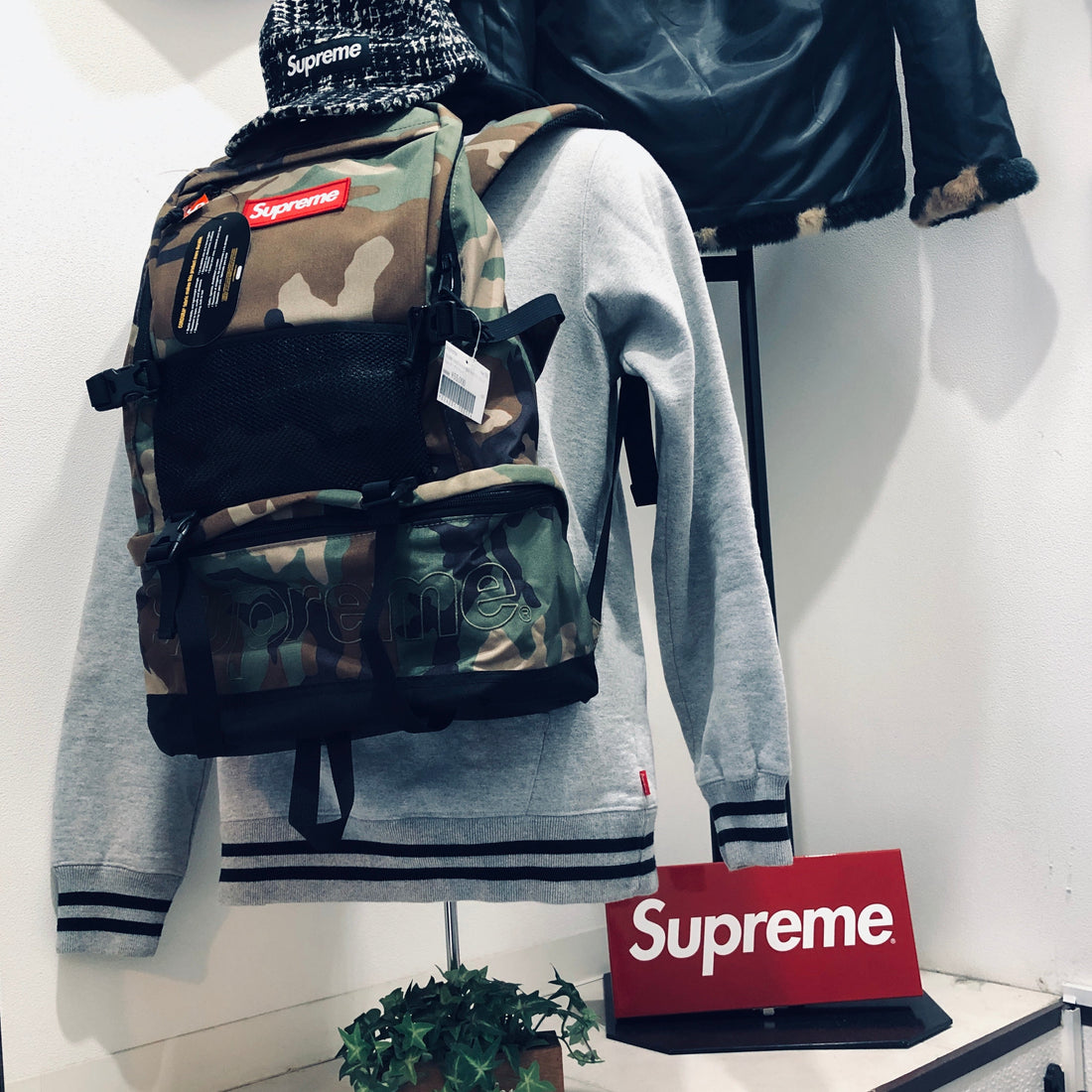If you are obssessed with Supreme! - brandshop-reference
