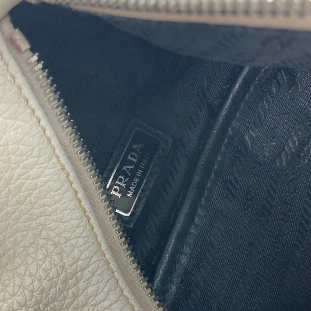 PRADA 2VZ098 トライアングルロゴ 三角ロゴ クロス ヴィッテロダイノレザーバッグ ショルダーバッグ カバン ボディバッグ レザー メンズ オフホワイト ホワイト