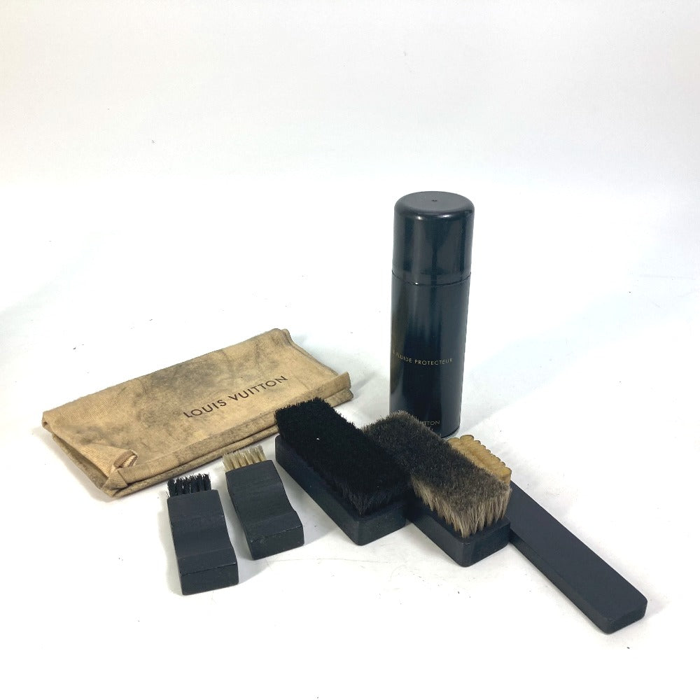 LOUIS VUITTON M47925 6-Piece Monogram Shoe Maintenance Set (5 Brushes, 1 Spray, and Pouch) in Brown Monogram Canvas for Men