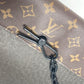LOUIS VUITTON M30583 タイガ モノグラム ポシェット スティーマー カバン ポーチ チェーン フラップ クラッチバッグ タイガレザー ユニセックス カーキ