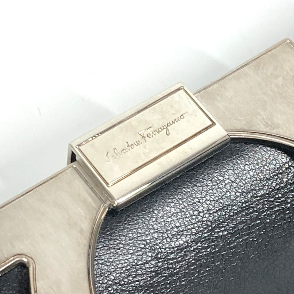 Salvatore Ferragamo ビッグ ガンチーニ ロゴ ポーチ カバン クラッチバッグ レザー ユニセックス ブラック