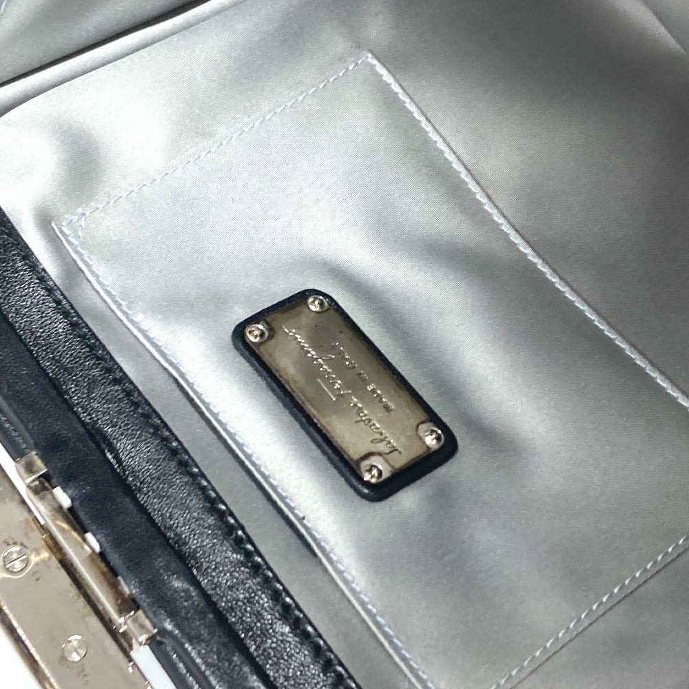 Salvatore Ferragamo ビッグ ガンチーニ ロゴ ポーチ カバン クラッチバッグ レザー ユニセックス ブラック