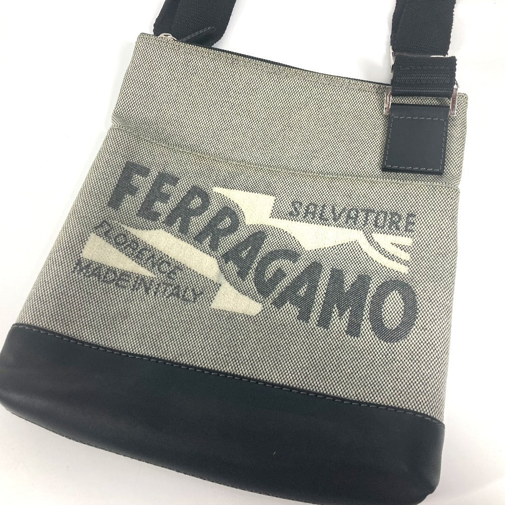 Salvatore Ferragamo ロゴ ポシェット カバン 斜め掛け ショルダーバッグ コーティングキャンバス ユニセックス グレー
