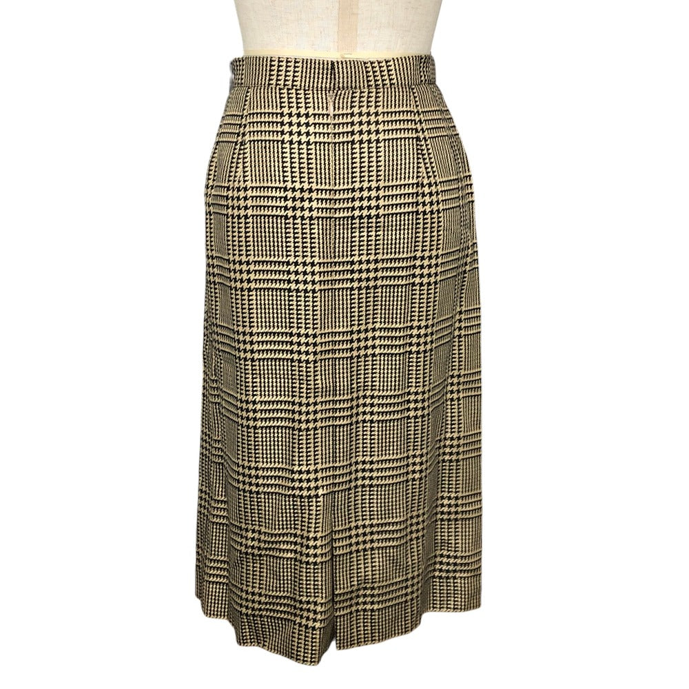Burberrys Overall handle Suit set (jacket and skirt) with double-breasted jacket and skirt in a houndstooth pattern. Apparel. setup cotton Brown Used