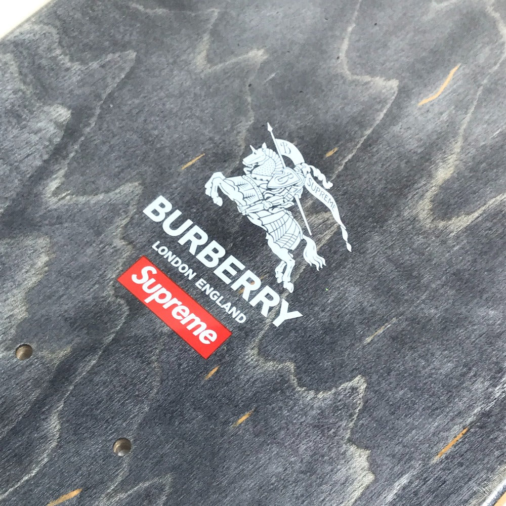 Supreme x Burberry Collaboration Beige Skateboard Deck, 2022 Spring/Summer Collection, Wooden Skateboard, Unisex, Beige