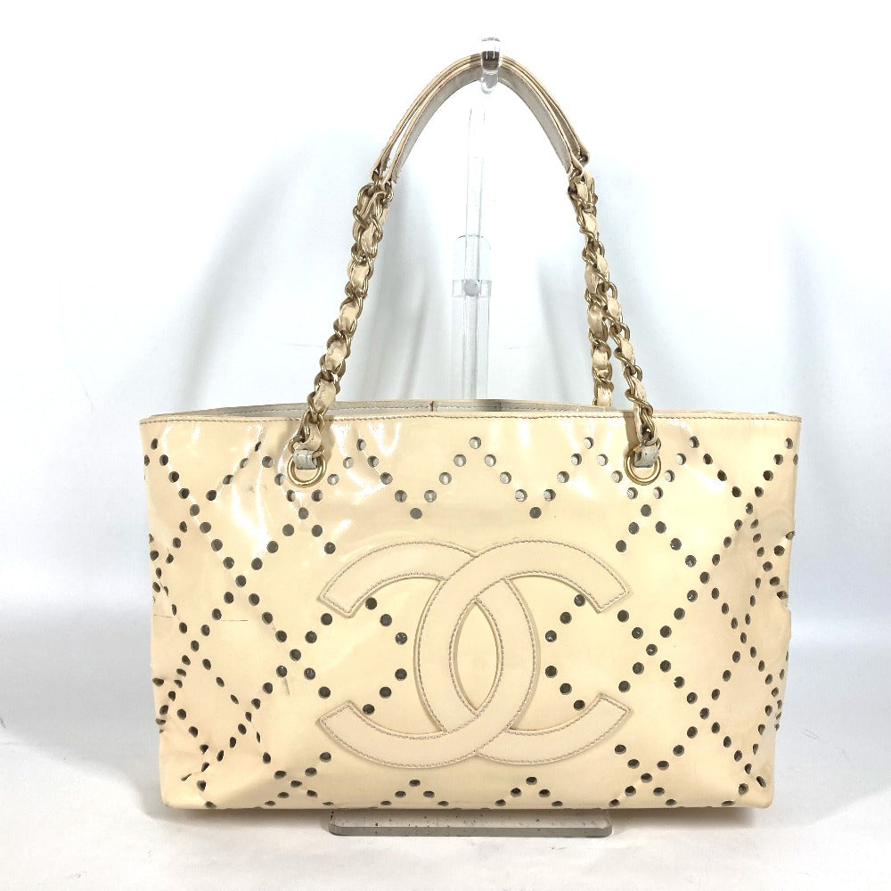 CHANEL カバン トートバッグ 肩掛け CC ロゴ パンチング チェーン ショルダーバッグ エナメル レディース アイボリー - brandshop-reference