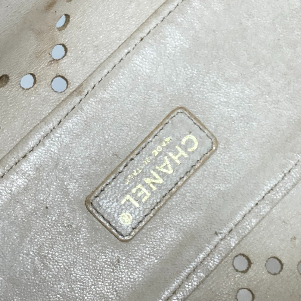 CHANEL カバン トートバッグ 肩掛け CC ロゴ パンチング チェーン ショルダーバッグ エナメル レディース アイボリー - brandshop-reference