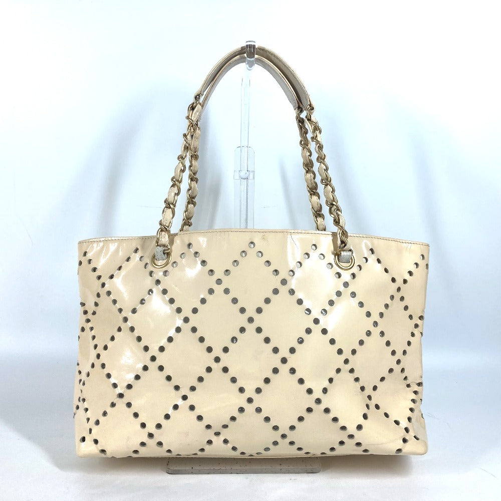 CHANEL カバン トートバッグ 肩掛け CC ロゴ パンチング チェーン ショルダーバッグ エナメル レディース アイボリー - brandshop-reference