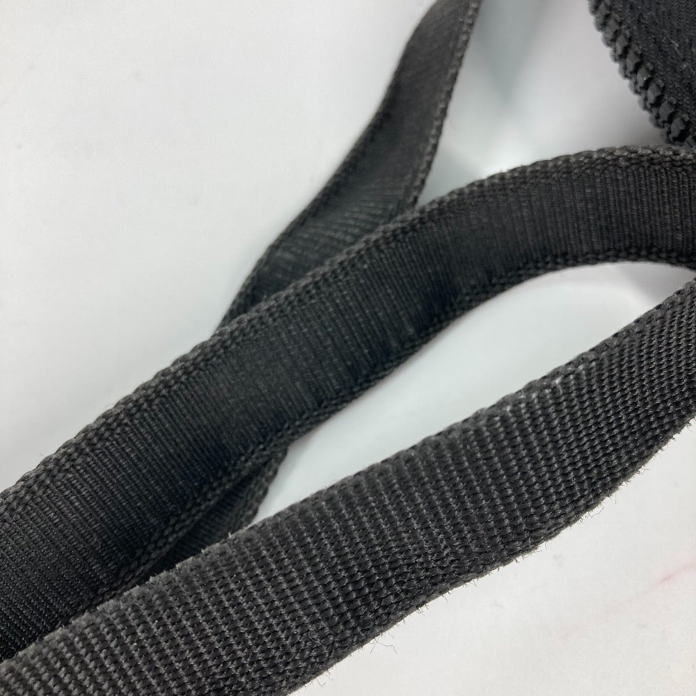 FENDI 斜め掛け ロゴ メタルプレート カバン ポシェット サコッシュ ショルダーバッグ ナイロン メンズ ブラック