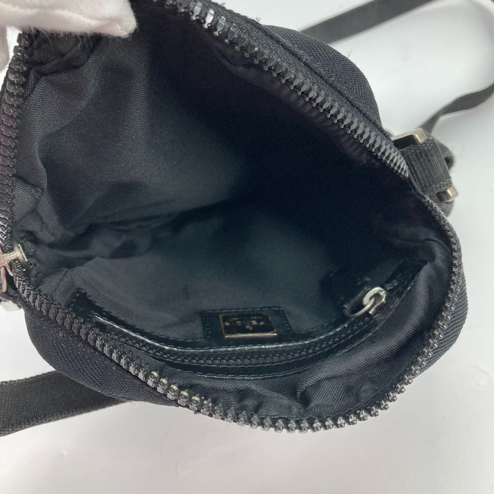 FENDI 斜め掛け ロゴ メタルプレート カバン ポシェット サコッシュ ショルダーバッグ ナイロン メンズ ブラック