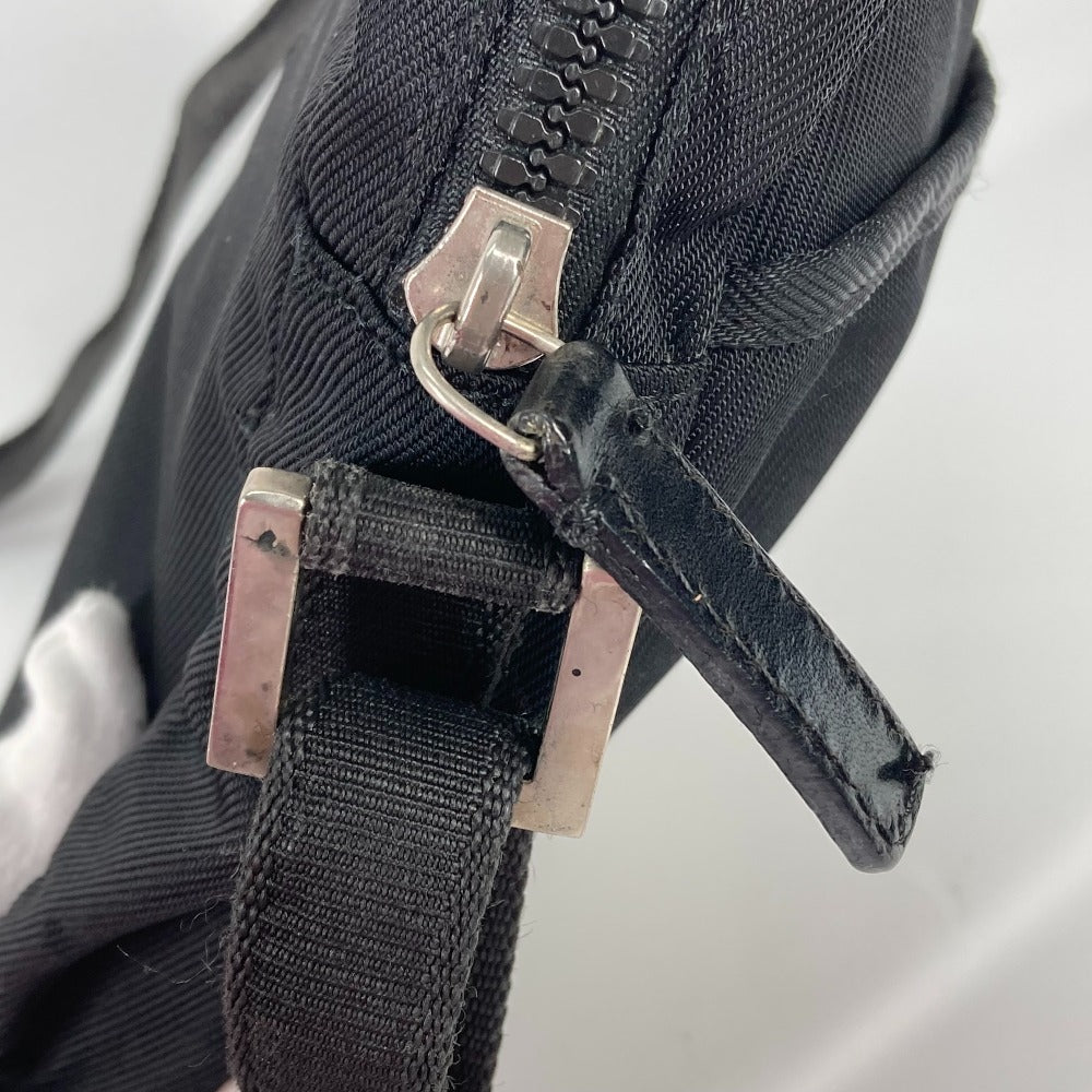FENDI 斜め掛け ロゴ メタルプレート カバン ポシェット サコッシュ ショルダーバッグ ナイロン メンズ ブラック