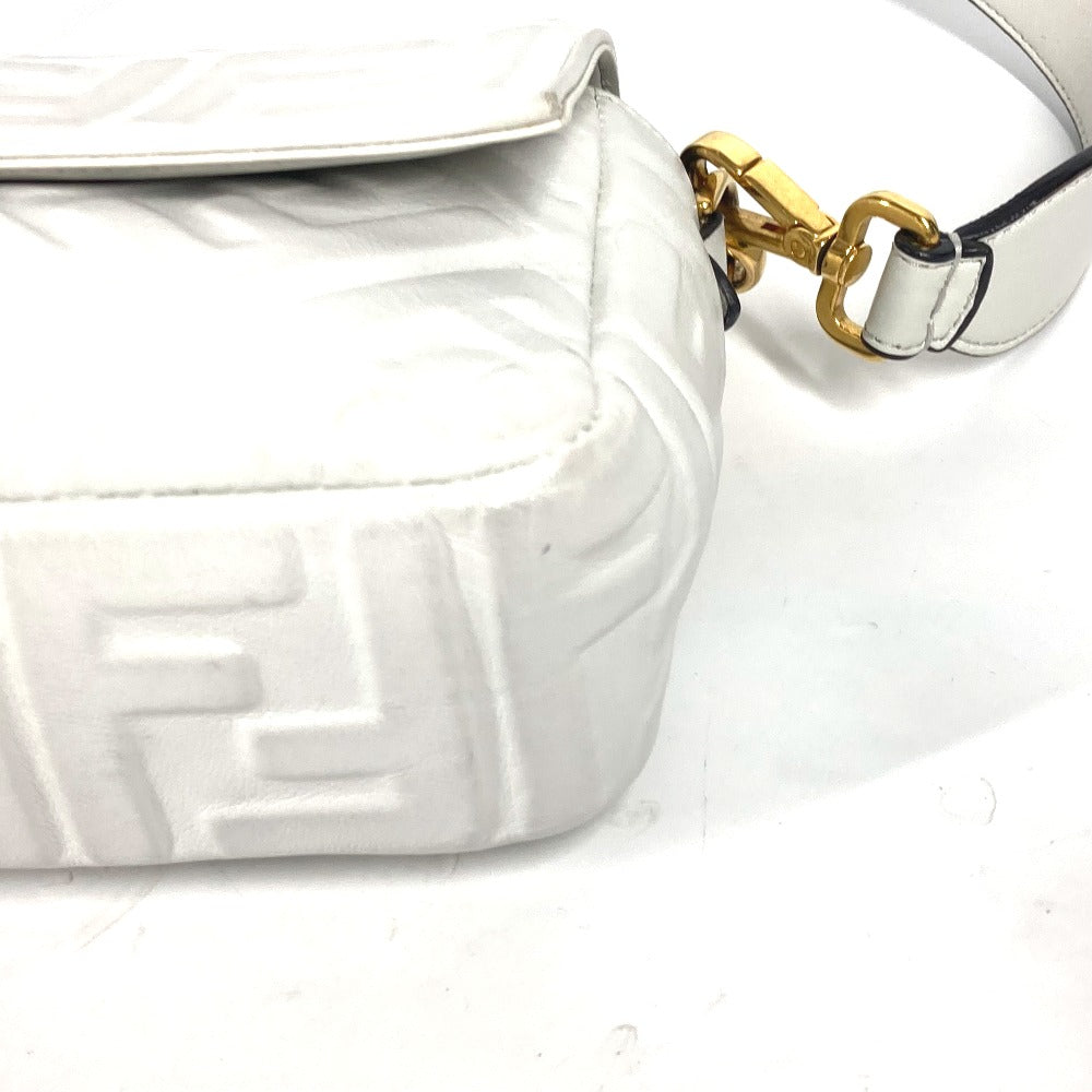 FENDI 8BR600 ズッカ マンマバケット 肩掛け 2WAYバッグ カバン ショルダーバッグ レザー レディース ホワイト