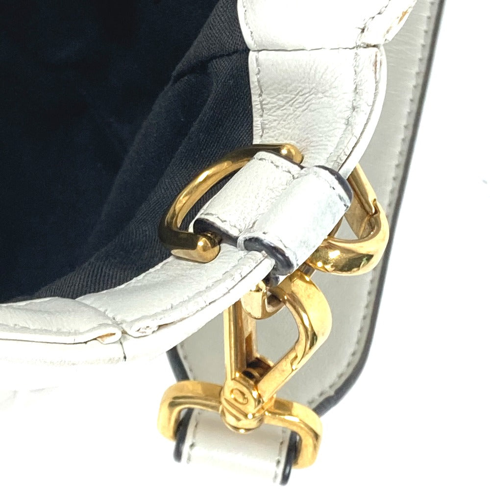 FENDI 8BR600 ズッカ マンマバケット 肩掛け 2WAYバッグ カバン ショルダーバッグ レザー レディース ホワイト