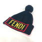 FENDI FXQ056 ポンポン付き ロゴ ビーニー 帽子 ニット帽 ニットキャップ ニット帽 ウール レディース ブラック - brandshop-reference