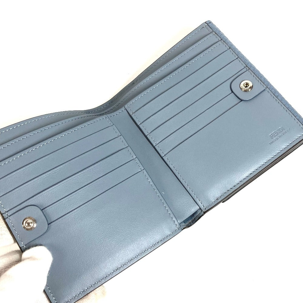 FENDI 8M0438 Peekaboo โลโก้ กระเป๋าสตางค์ใบสั้น กระเป๋าสตางค์พับสองทบ หนัง ยูนิเซ็กส์ สีฟ้า