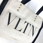 VALENTINO ロゴ スタッズ カバン ショルダーバッグ 肩掛け トートバッグ キャンバス/レザー ユニセックス ホワイト - brandshop-reference
