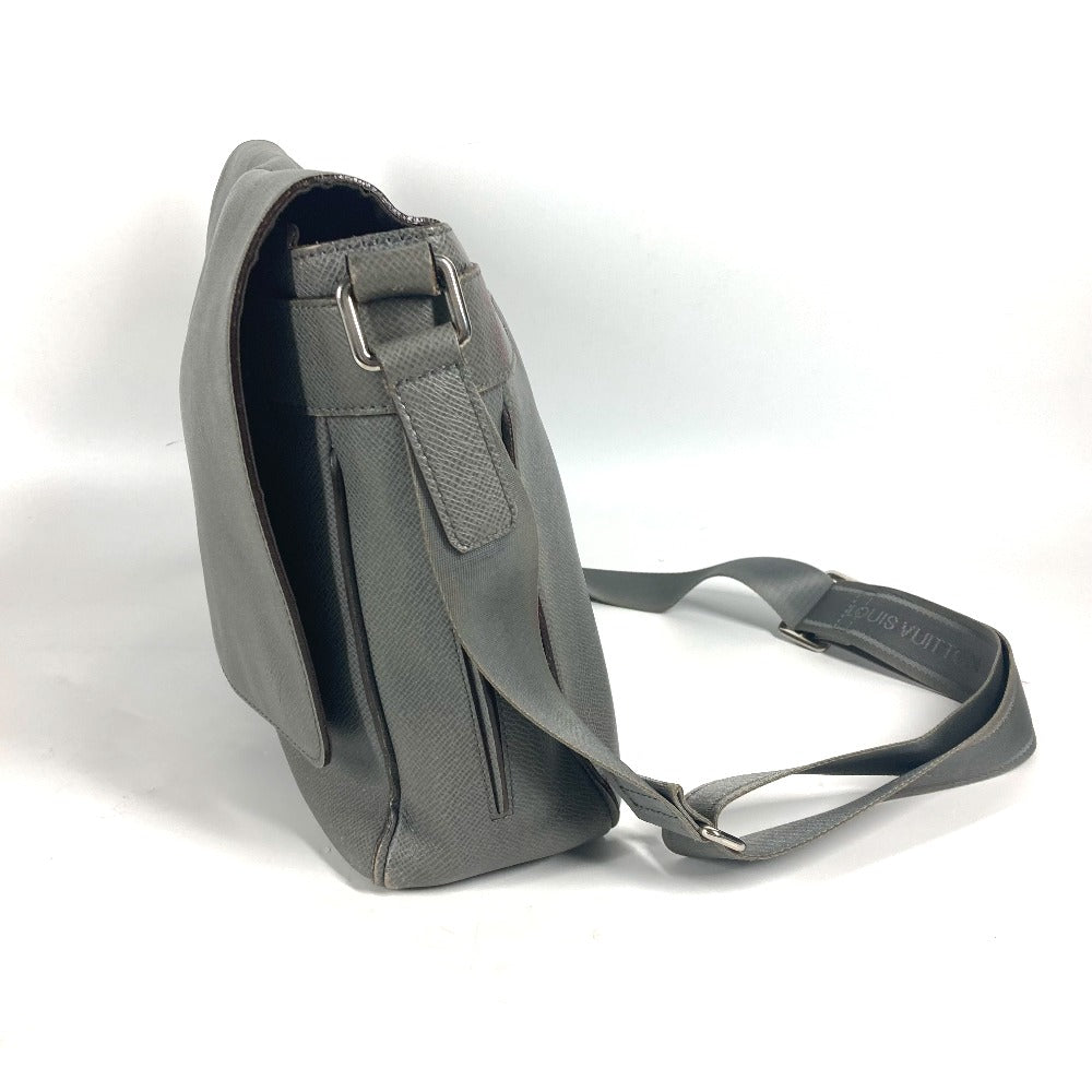 LOUIS VUITTON M32623 タイガ ロマンMM カバン 斜め掛け フラップ メッセンジャーバッグ ショルダーバッグ タイガレザー メンズ グラシエ グレー