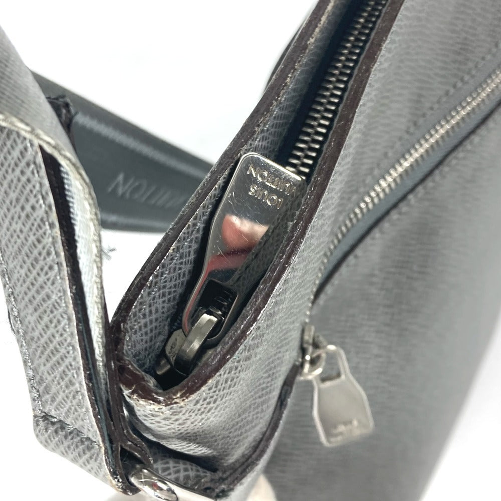 LOUIS VUITTON M32630 タイガ サシャ カバン 斜め掛け ポシェット ショルダーバッグ タイガレザー メンズ グラシエ グレー