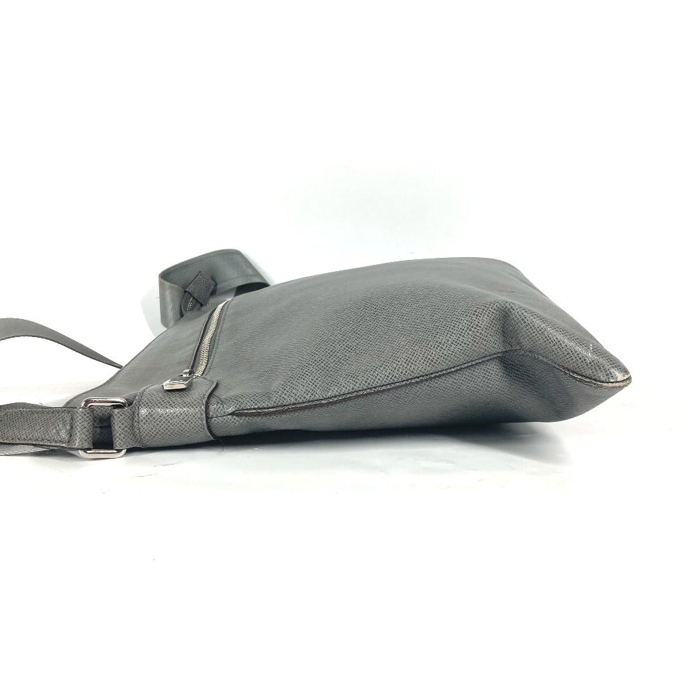 LOUIS VUITTON M32630 タイガ サシャ カバン 斜め掛け ポシェット ショルダーバッグ タイガレザー メンズ グラシエ グレー
