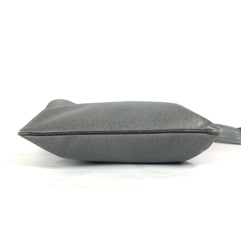 LOUIS VUITTON M32630 タイガ サシャ カバン 斜め掛け ポシェット ショルダーバッグ タイガレザー メンズ グラシエ グレー