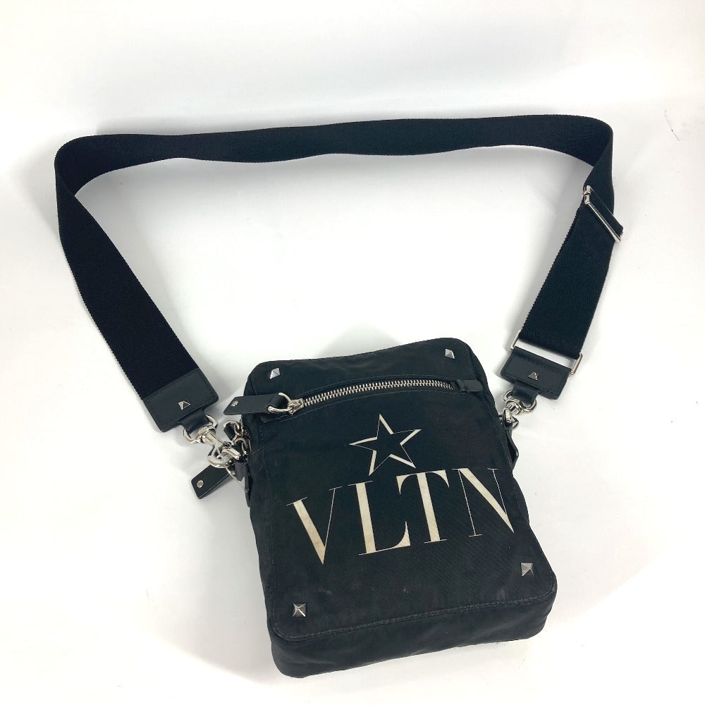 VALENTINO ロゴ スタッズ カバン 斜め掛け ポシェット ショルダーバッグ ナイロン ユニセックス ブラック
