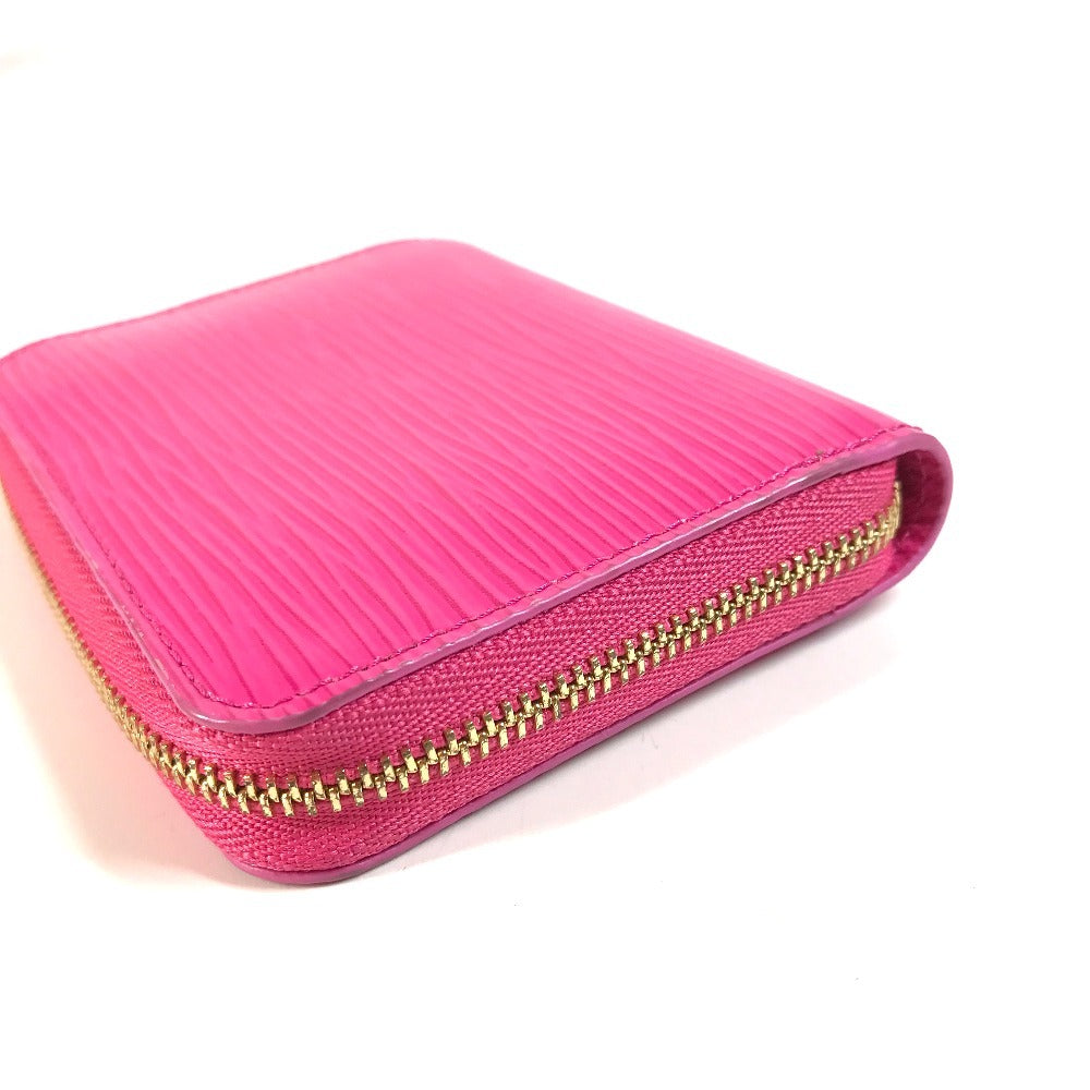 LOUIS VUITTON M14144 Japan-exclusive Epi Leather Zippy Coin Purse by Takashi Murakami. This wallet features a round zipper and is crafted from Epi leather. It's a cute pink design.