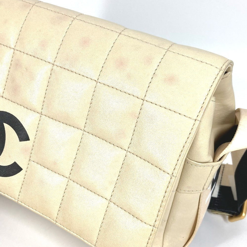 CHANEL CC ココマーク チョコバー バイカラー 斜め掛け カバン フラップ ポシェット ショルダーバッグ レザー レディース ホワイト