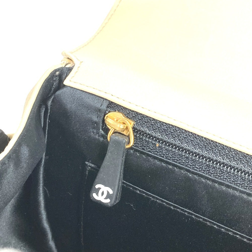 CHANEL CC ココマーク チョコバー バイカラー 斜め掛け カバン フラップ ポシェット ショルダーバッグ レザー レディース ホワイト