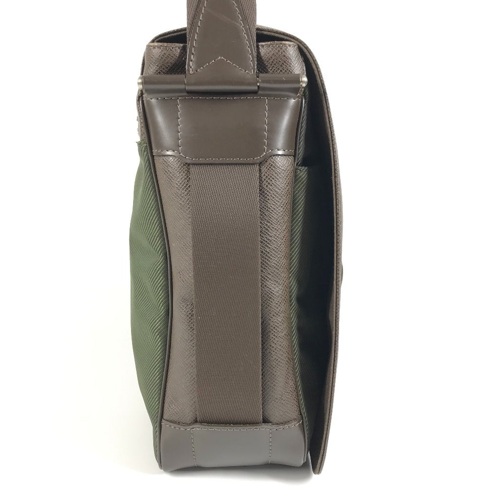 LOUIS VUITTON M30148 Taiga Victor Crossbody Flap Messenger Bag Shoulder Bag Taiga Leather Unisex Grizzly Brown