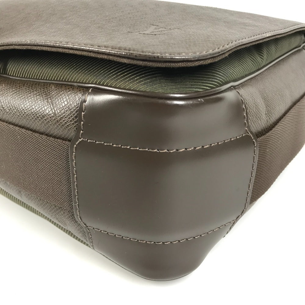 LOUIS VUITTON M30148 Taiga Victor Crossbody Flap Messenger Bag Shoulder Bag Taiga Leather Unisex Grizzly Brown
