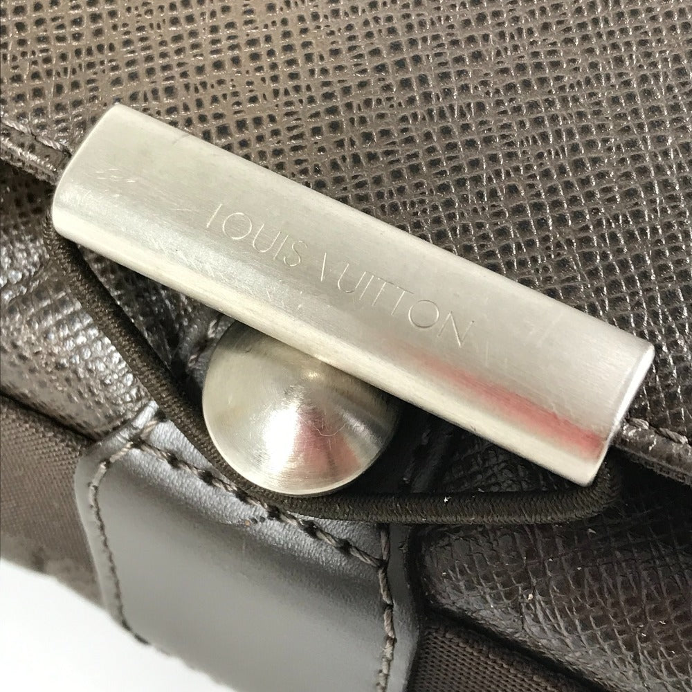 LOUIS VUITTON M30148 Taiga Victor Crossbody Flap Messenger Bag Shoulder Bag Taiga Leather Unisex Grizzly Brown