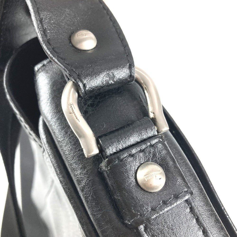 Salvatore Ferragamo メッセンジャーバッグ ロゴ 斜め掛け カバン フラップ ショルダーバッグ レザー ユニセックス ブラック