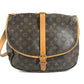 LOUIS VUITTON M42254 โมโนแกรม Saumur 35 กระเป๋าสะพายข้างแบบมีฝาพับ Monogram Canvas Unisex สีน้ำตาล