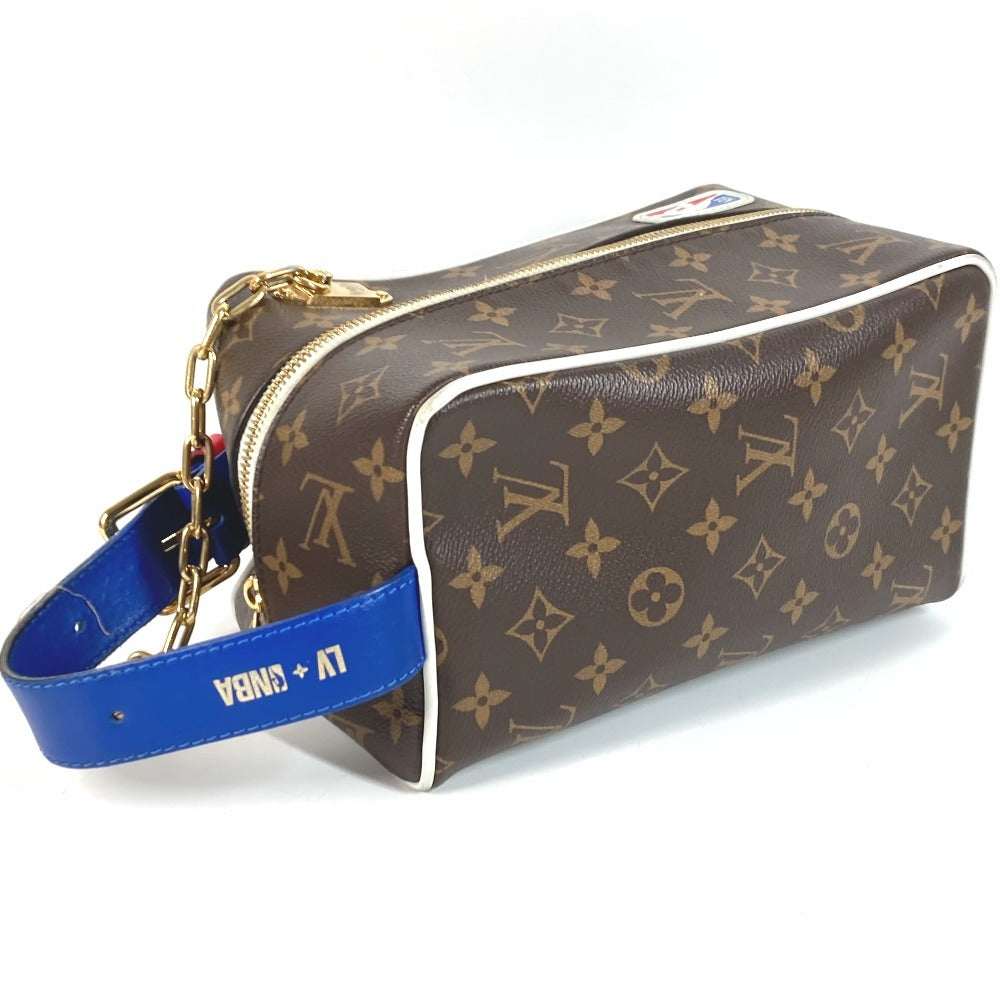 LOUIS VUITTON M45588 モノグラム NBA コラボ クローク ドップ キット カバン ポーチ クラッチバッグ チェーン セカンドバッグ モノグラムキャンバス ユニセックス ブラウン