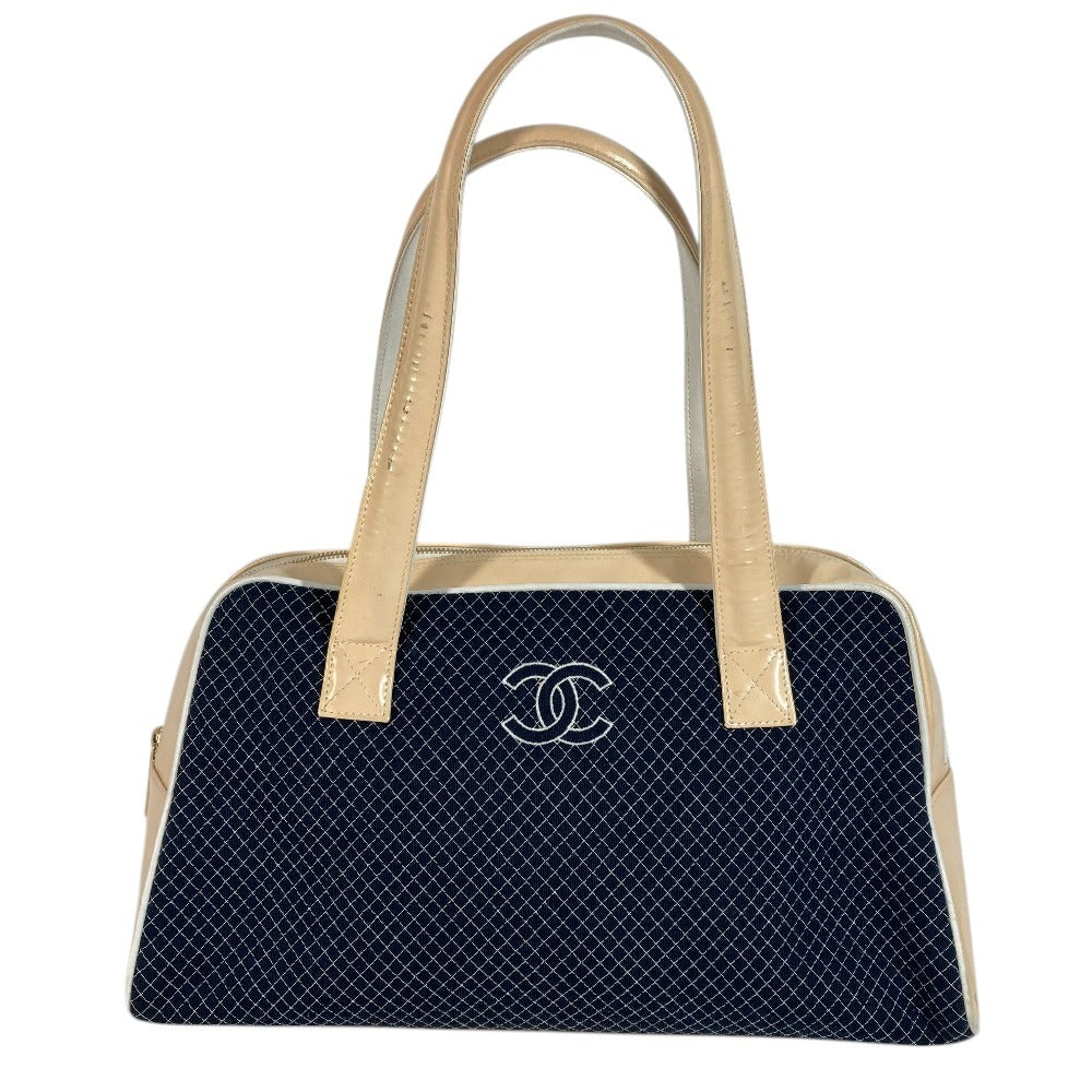 CHANEL กระเป๋าเดินทางกีฬา กระเป๋าทรงบอสตัน CC โลโก้โคโค่ ควิลท์ กระเป๋าถือ กระเป๋าสะพายข้าง ทำจากผ้าแคนวาส เหมาะสำหรับทั้งชายและหญิง สีน้ำเงินเข้ม