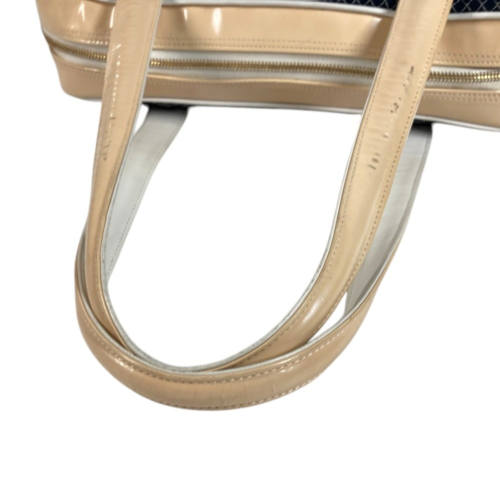 CHANEL กระเป๋าเดินทางกีฬา กระเป๋าทรงบอสตัน CC โลโก้โคโค่ ควิลท์ กระเป๋าถือ กระเป๋าสะพายข้าง ทำจากผ้าแคนวาส เหมาะสำหรับทั้งชายและหญิง สีน้ำเงินเข้ม