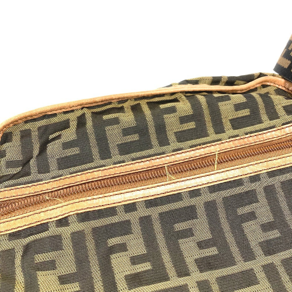 FENDI ズッカ ロゴ カバン 斜め掛け ポシェット ショルダーバッグ ナイロンキャンバス/レザー ユニセックス ブラウン