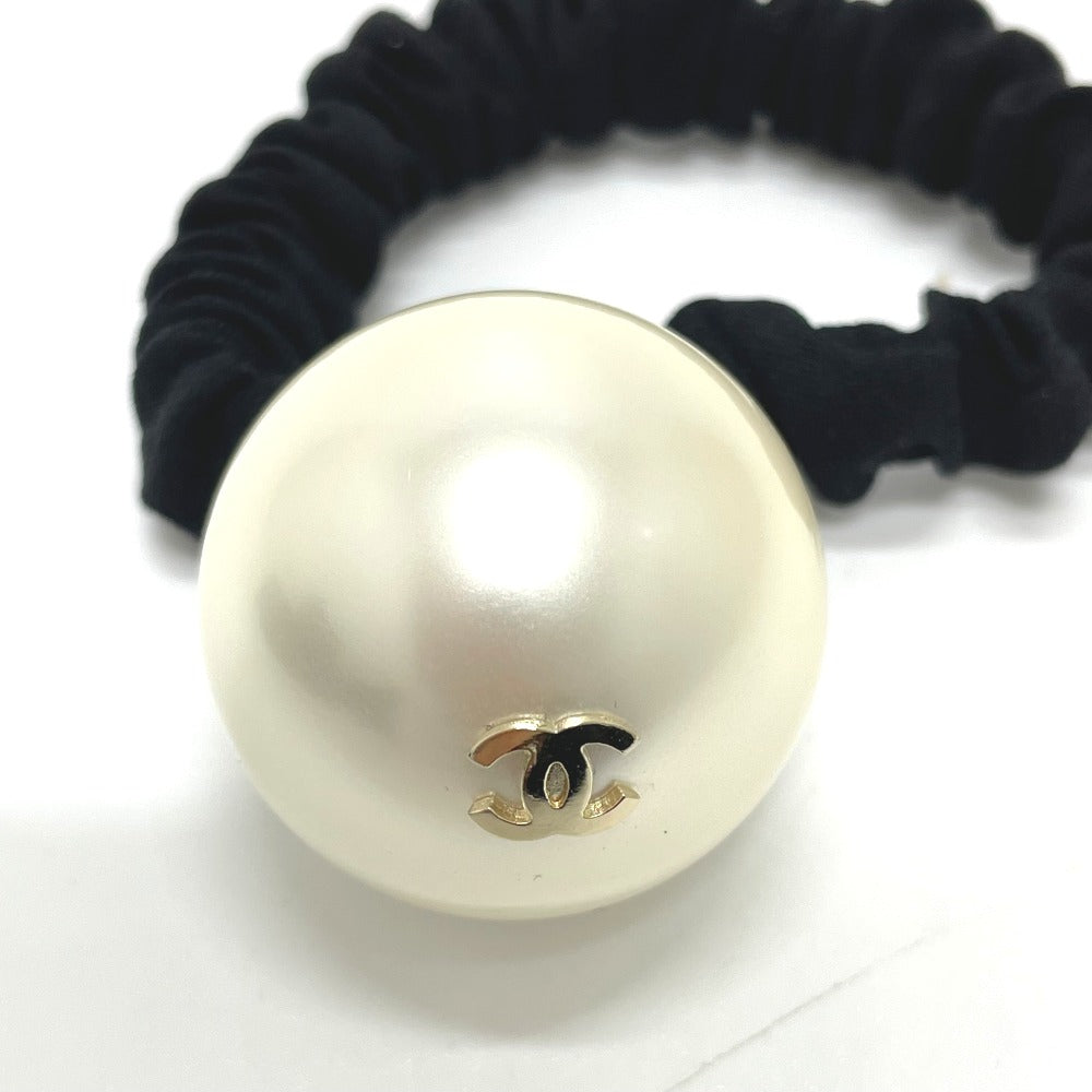 CHANEL CC Coco Mark Scrunchie F22V Hair Tie, Faux Pearl, Women's, Black x White