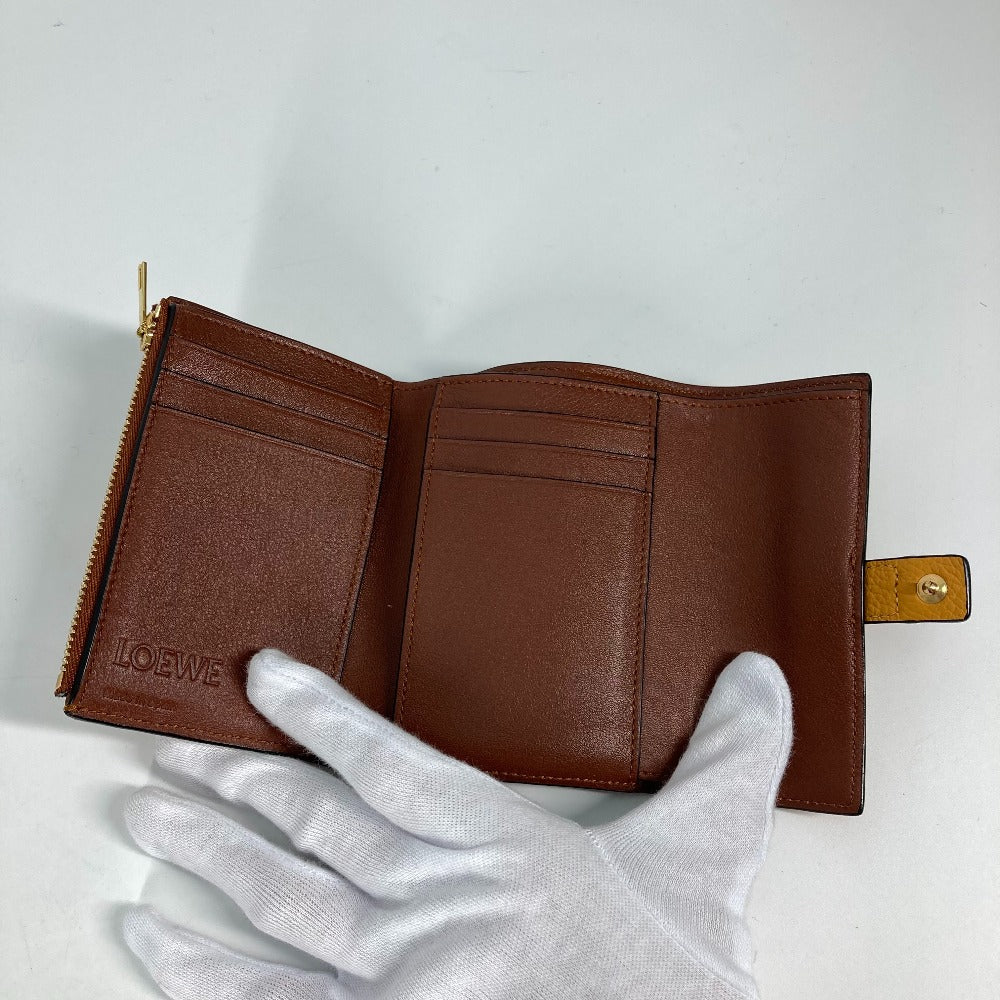 LOEWE コンパクトウォレット アナグラム スモール バーティカルウォレット 3つ折り財布 レザー レディース イエロー
