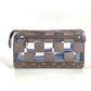 LOUIS VUITTON M81588 モノグラム チェス ダミエ スタンド ポーチ ポーチ カバン ストラップ付 クラッチバッグ ビニール ユニセックス ブラウン