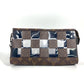 LOUIS VUITTON M81588 モノグラム チェス ダミエ スタンド ポーチ ポーチ カバン ストラップ付 クラッチバッグ ビニール ユニセックス ブラウン
